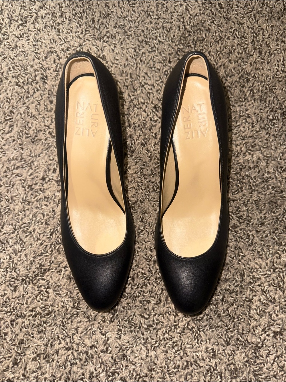 Naturalizer Black Leather Round-Toe Pumps